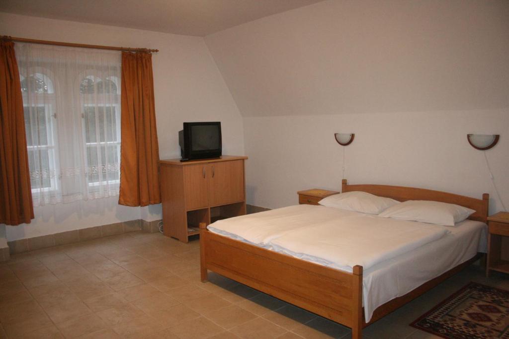 Festetich Kastelyszallo Es Zsuzsanna Hotel Szeleste Phòng bức ảnh